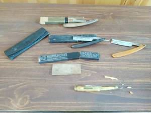 lot 18 image: Collection of Antique Razors