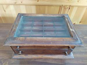 lot 20 image: Antique Pen Display Box