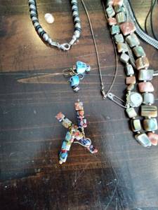 lot 53 image: Collection of Jewelry