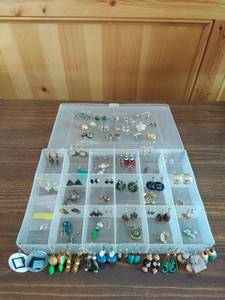 lot 52 image: Collection of Earrings