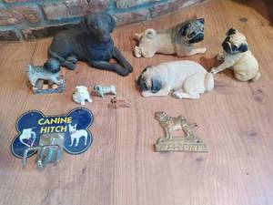 lot 64 image: Collection of Dog Dcor Including Brass Welcome Sign