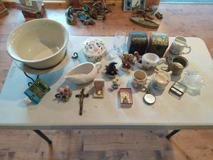 lot 67 image: Collection of Figurines & Dcor