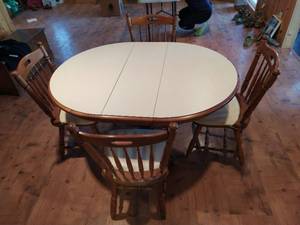 lot 77 image: Dining Set