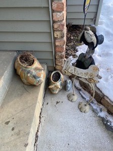 lot 239 image: Collection of Out Door Dcor Items