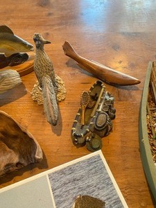 lot 72 image: Collection of Cabin Dcor