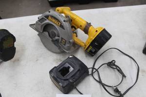 lot 242 image: DeWalt DW934 18V 6-34 Metal Saw, DeWalt NiCd Charger DW9116