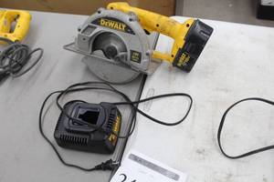 lot 244 image: DeWalt DW934 18V 6-34 Metal Saw, DeWalt NiCd Charger DW9116