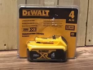lot 40 image: DEWALT 20-Volt MAX XR Premium Lithium-Ion 4.0Ah Battery Pack Customer Returns See Pictures
