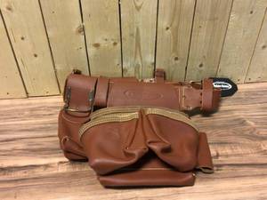 lot 42 image: McGuire-Nicholas Masters 52.5 in. 2-Bag Brown Leather Rig Customer Returns See Pictures