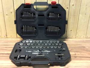 lot 62 image: Husky SAEMetric Ratcheting Tap and Die Set (77-Piece) Customer Returns See Pictures