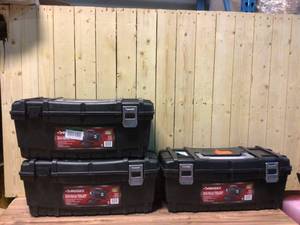 lot 93 image: Husky 24 in. Tool Box in Black Customer Returns See Pictures