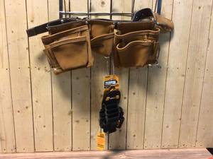 lot 99 image: TOUGHBUILT TECH POCKET POUC AND MECHANIC BELT Customer Returns See Pictures