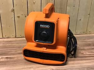 lot 13 image: RIDGID 600 CFM Portable Blower Fan Air Mover with Daisy Chain Customer Returns See Pictures