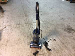 lot 16 image: Shark Lift-Away Upright Vacuum with DuoClean and Self-Cleaning Brush Roll Vacuum Cleaner Customer Returns See Pictures
