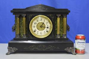 lot 3 image: Antique mantle clock