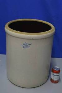 lot 9 image: Robinson Ransbottom Pottery Co 8 gallon stonewear crock