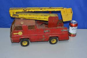 lot 19 image: Tonka XR-101 metal fire truck