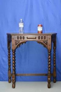 lot 24 image: Ornate end table