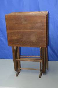 lot 25 image: Set of 4 TV dinner stands with carrier