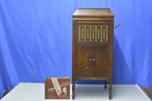 lot 29 image: Standing Vinyl Record Player Phonograph with Shelf