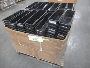 lot 133 image: PALLET (231 Pieces) OF Pennington Dcor 100507829 New England Pottery Window Box Liners, 24 x 5 12 x 5 Tall., Black - RETAIL VALUE $3,208.59
