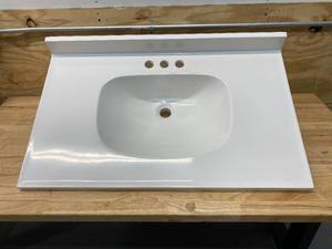 lot 11 image: Single Sink Vanity Top (White)