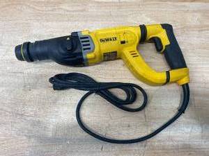lot 43 image: DEWALT 8.5 Amp 1-18 in. Corded ConcreteMasonry Rotary Hammer Drill