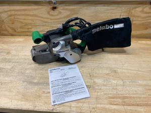 lot 7 image: Metabo HPT 9-Amp Corded Belt Sander with Dust Management