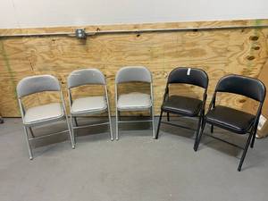 lot 102 image: Lot of 5 Folding Chairs