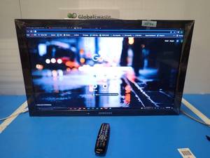Samsung 40 400TSN-2 Color Display unit  does not have operating system, touch screen not functional till OS is installed  Includes power cable