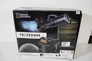 National Geographic 70350mm Refractor Telescope with Tracking Mount