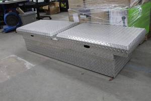 lot 662 image: Delta 598000 Diamondplate Truck Bed Tool Box