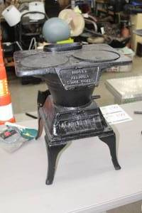 lot 667 image: Atlanta Smokeworks Midget Cast Iron Stove