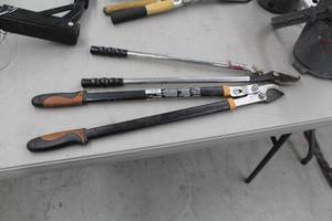 lot 670 image: Lot of (2) Fiskars Bypass Loppers