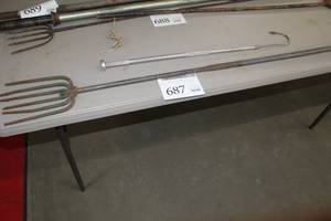 lot 687 image: Fishing Spear with Grapple Hook
