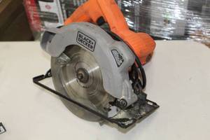 lot 700 image: Black & Decker 7-14 Circular Saw