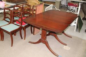 lot 452 image: Wood Dining Table with (6) Chairs, (2) Leafs, Felt Cover