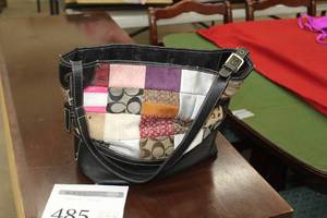 lot 485 image: Coach Leather Womens Purse