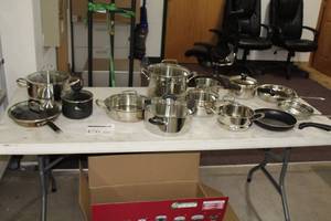 lot 476 image: Lot of (13) Pots and Pans