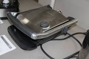 lot 470 image: Breville Grill