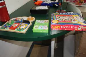 lot 484 image: Lot of (3) Childrens Games - I Spy Eagle Eye, Repect The Earth Flashcards, Shape Pop-Out Toy