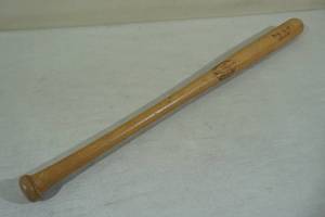 lot 3 image: Vintage Hillerich & Bradsby Louisville Slugger 125K Mickey Mantle Wood Baseball Bat