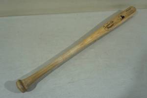 lot 5 image: Louisville Slugger 180 Derek Jeter Wood Baseball Bat