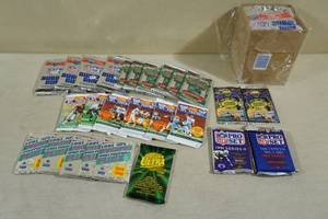 lot 40 image: Assorted Football Card Packs