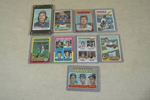 lot 127 image: Baseball Cards - Eckersley, Niekro, Fergie Jenkins
