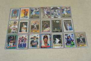 lot 143 image: Baseball Cards - Knoblauch, Alomar, Bonds Rookie