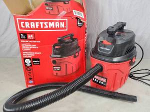 lot 29 image: Craftsman 3 Gallon WetDry Vacuum