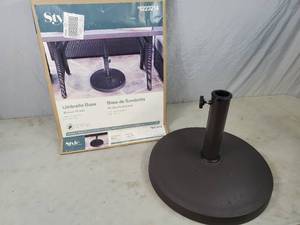 lot 120 image: New Patio Umbrella Base