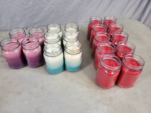 lot 146 image: 20 New Soy Blend Candles