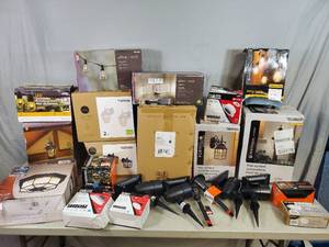 lot 158 image: Customer Return Light Fixtures - Take What You Want